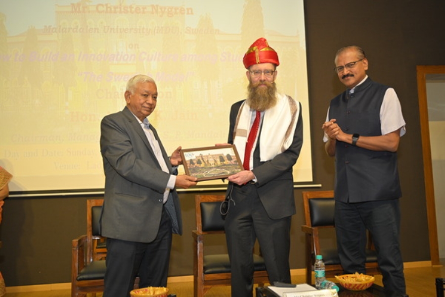 vFelicitation of Christer naigren